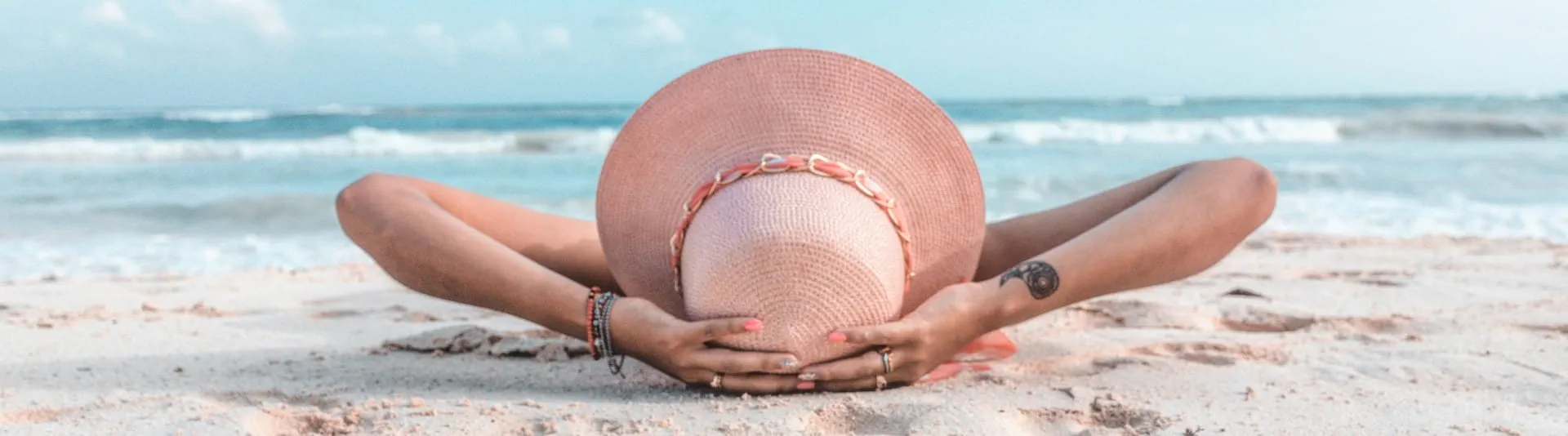 BANNER IMAGE - Woman relaxing on the beach BANNER IMAGE - Woman relaxing on the beach