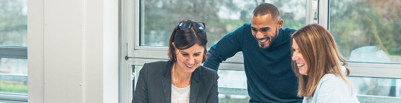 Employers_Workforce planning_Header - 3 people working togeather Employers_Workforce planning_Header - 3 people working togeather