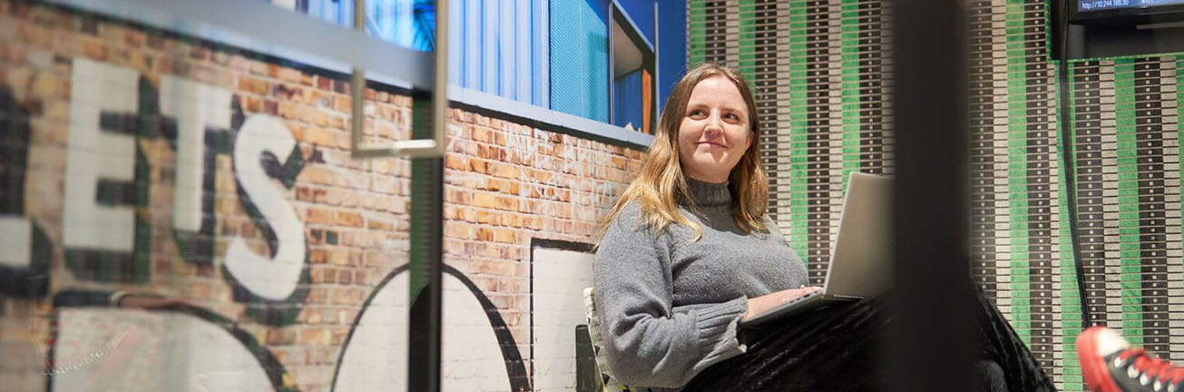 A professional working in a modern office space, symbolising streamlined processes and operational efficiency through Adecco Group’s process optimisation solutions.