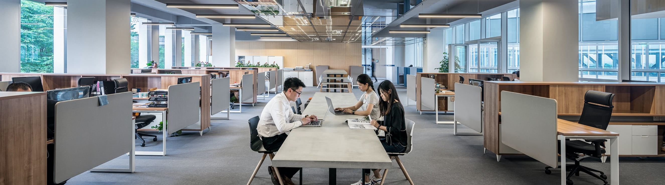 Landing page banner podcast office value article