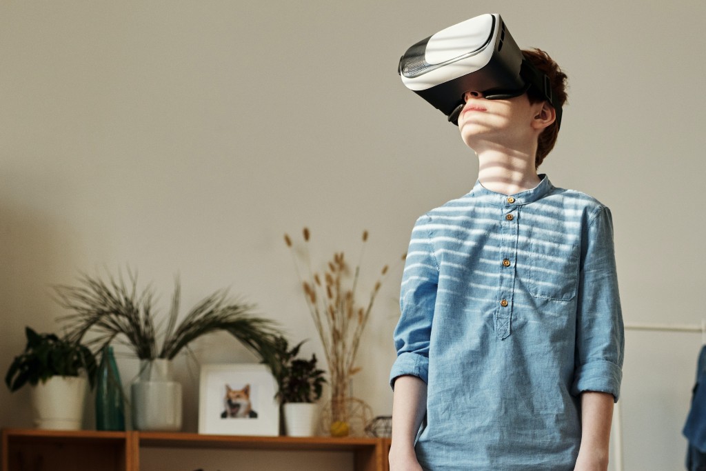 The Advantages and Disadvantages of Working in the Metaverse